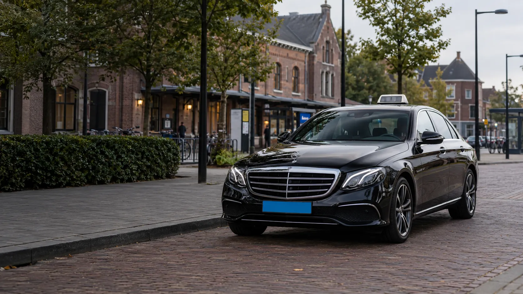 Taxi bij het station in Weert